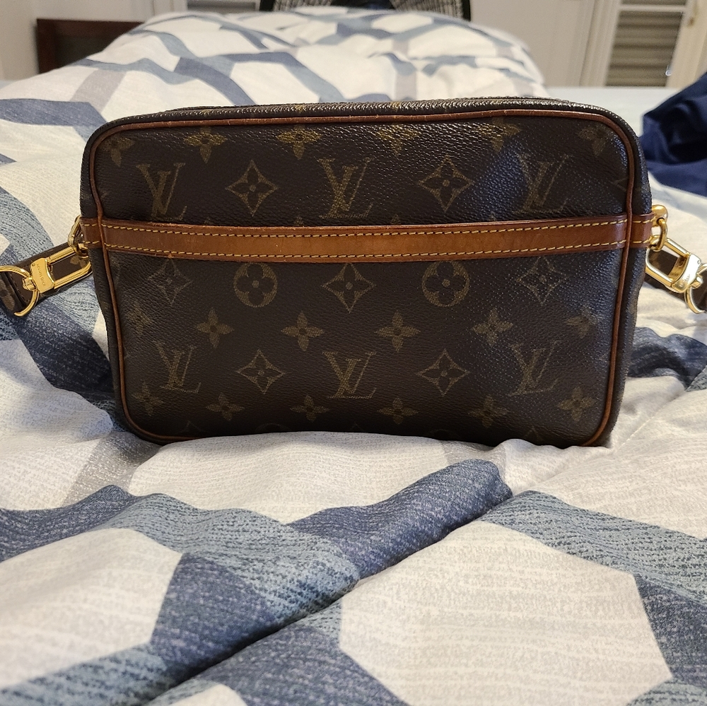 Louis Vuitton Compiegne 23 Crossbody